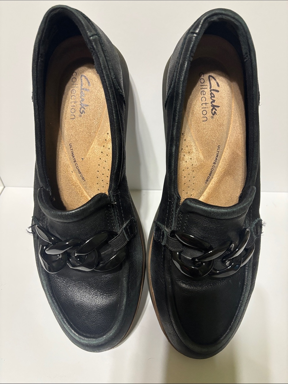 Clarks Black Leather Chain-Accent Slip Ons Sz 10